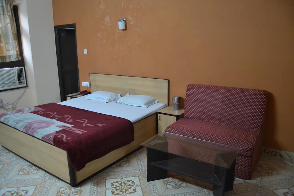 Deluxe Double Bedroom